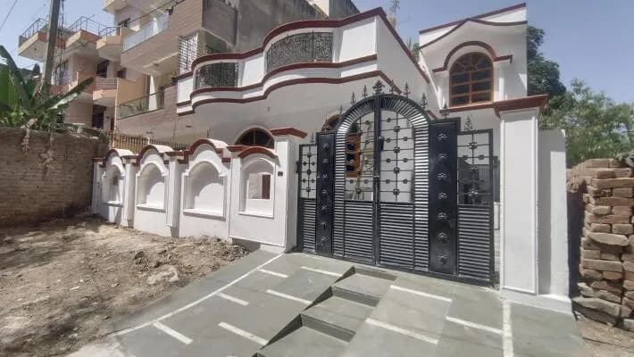 4 Bedroom House in Udyog Vihar, Gurgaon